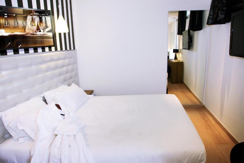 Le Pre Du Moulin - Maison Alonso - Hotel & Restaurant Sérignan-du-Comtat Δωμάτιο φωτογραφία